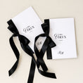 Load image into Gallery viewer, Livret de vœux mariage personnalisé avec ruban satin noir élégant