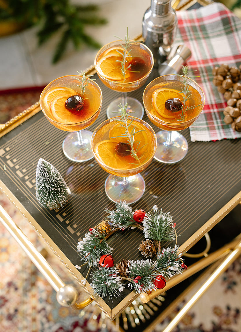 Bar à cocktails élégant pour mariage de Noël.