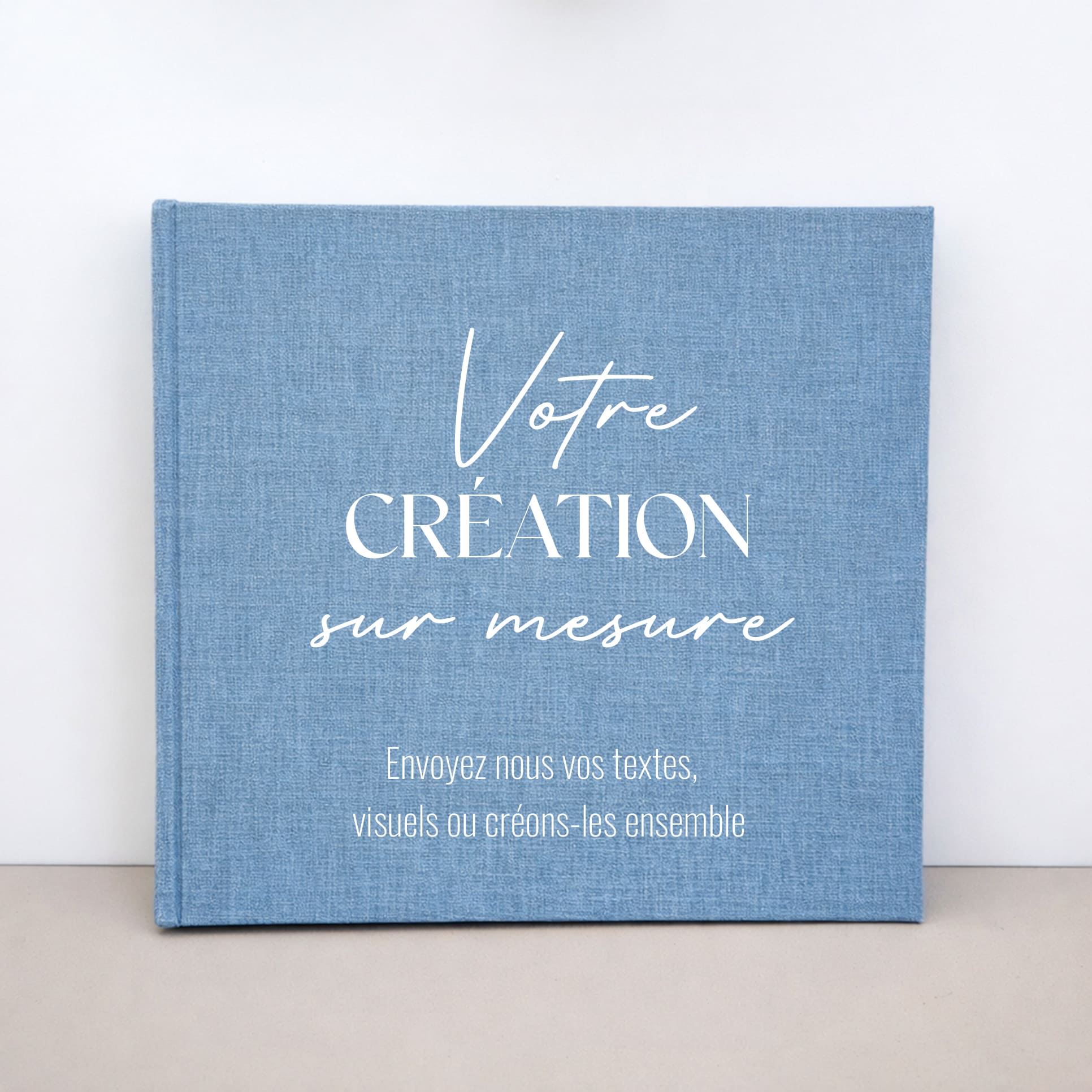 Livre d’or de mariage personnalisé en lin bleu format carré 25x25 cm, élégant et moderne