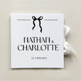 Load image into Gallery viewer, Livre d’or mariage blanc personnalisé avec motif nœud, couverture rigide élégante
