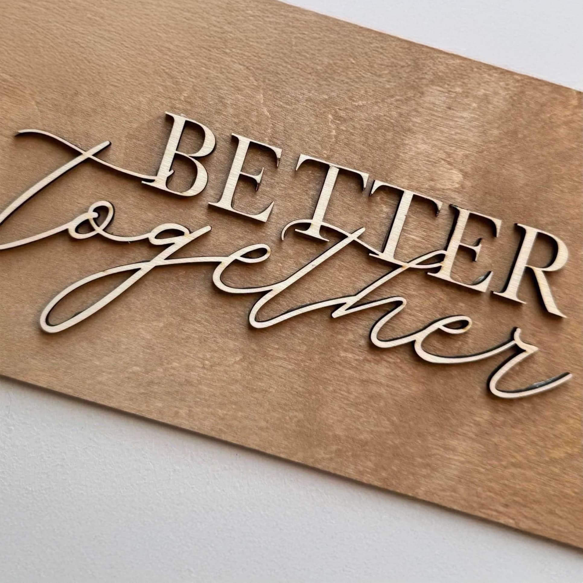 Pancarte mariage design minimaliste en bois clair
