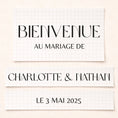 Charger l'image dans la visionneuse de la galerie, Détail du texte sticker bienvenue mariage découpé en vinyle sur bois
