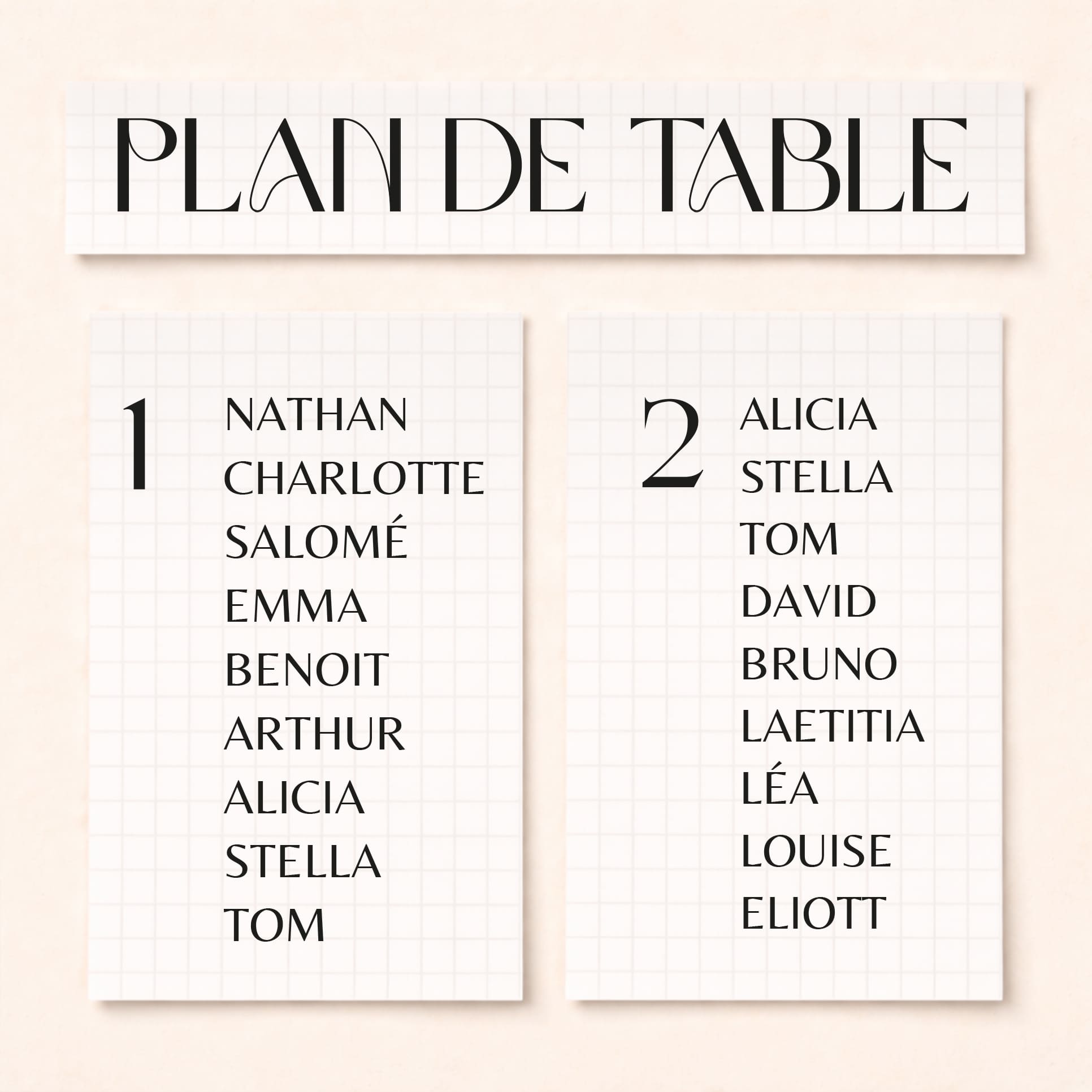 Plan de table mariage élégant avec sticker personnalisé appliqué sur colonne décorative