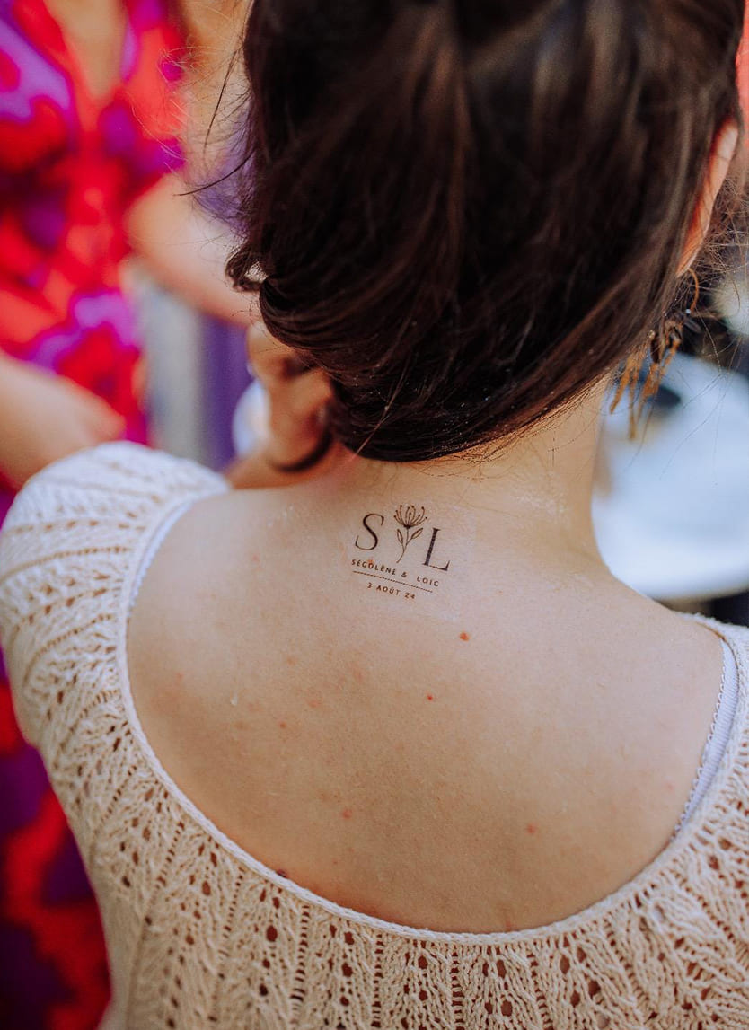 Tatouage logo personnalisé avec les initiales des mariés 