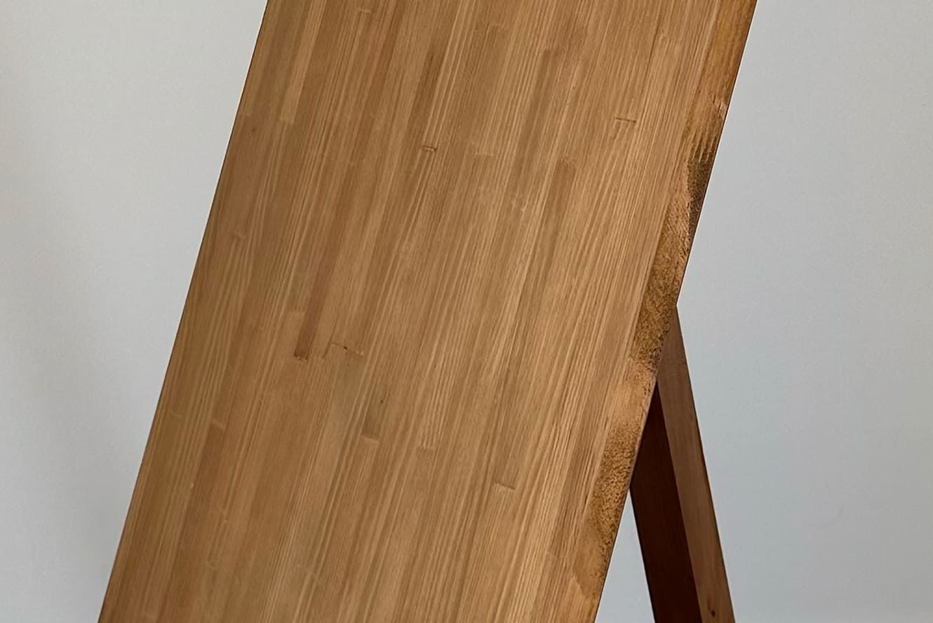 Le panneau "roxane" est un support en bois personnalisable pour les mariages, alliant esthétique et stabilité. Idéal pour accueillir les invités, il s'intègre dans divers styles de décoration. Disponible en version neutre ou personnalisée, ce panneau pratique et décoratif enrichit votre cérémonie avec élégance et fonctionnalité.