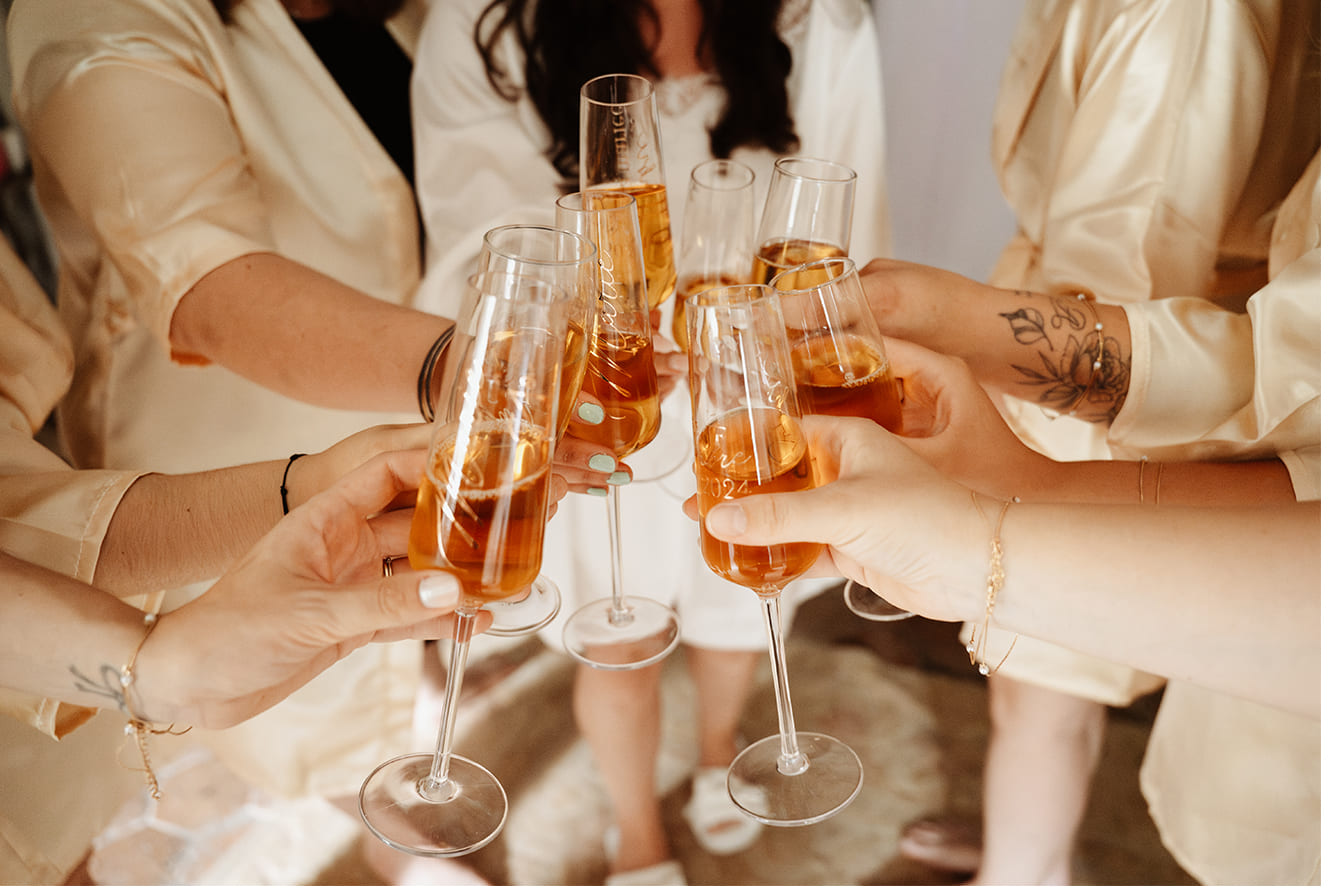 Découvrez ici un aperçu de nos créations, chaque réalisation est pensée afin de transformer vos idées en une décoration personnalisée unique et originale. Imaginons ensemble les éléments qui contribueront à faire de votre journée un moment inoubliable, où chaque détail aura été pensé pour vous.