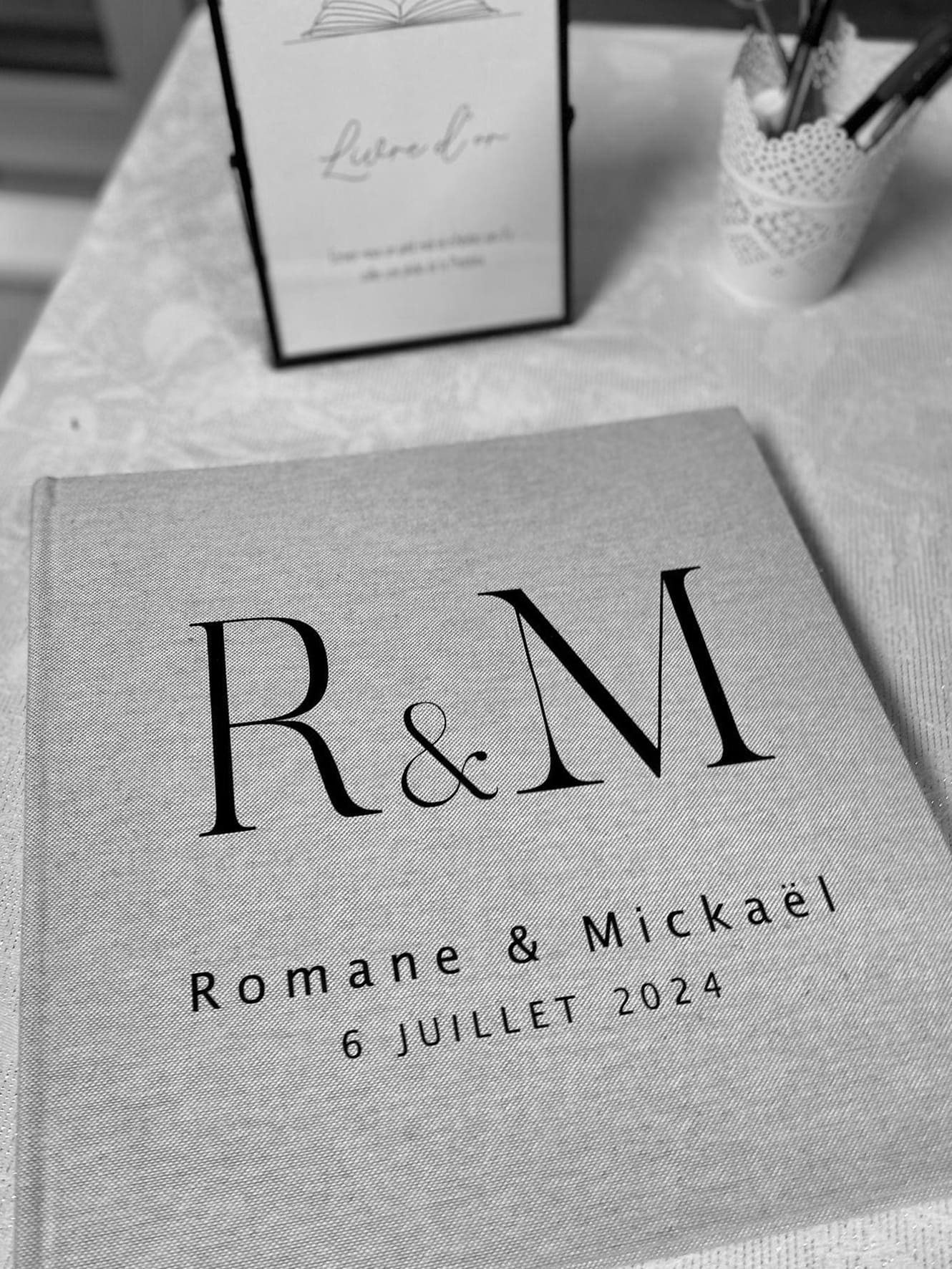 Découvrez ici un aperçu de nos créations, chaque réalisation est pensée afin de transformer vos idées en une décoration personnalisée unique et originale. Imaginons ensemble les éléments qui contribueront à faire de votre journée un moment inoubliable, où chaque détail aura été pensé pour vous.