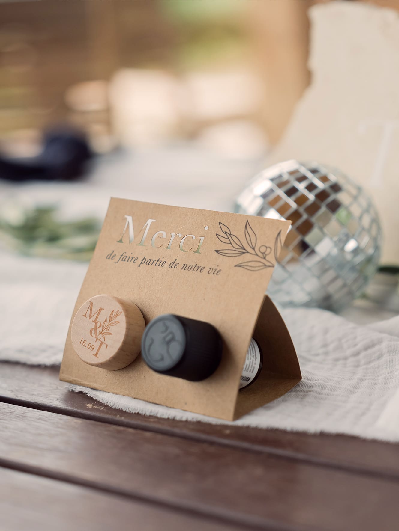 Découvrez ici un aperçu de nos créations, chaque réalisation est pensée afin de transformer vos idées en une décoration personnalisée unique et originale. Imaginons ensemble les éléments qui contribueront à faire de votre journée un moment inoubliable, où chaque détail aura été pensé pour vous.