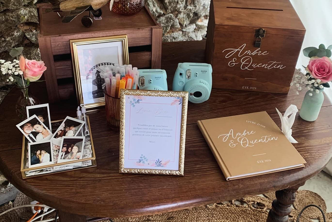 Découvrez ici un aperçu de nos créations, chaque réalisation est pensée afin de transformer vos idées en une décoration personnalisée unique et originale. Imaginons ensemble les éléments qui contribueront à faire de votre journée un moment inoubliable, où chaque détail aura été pensé pour vous.