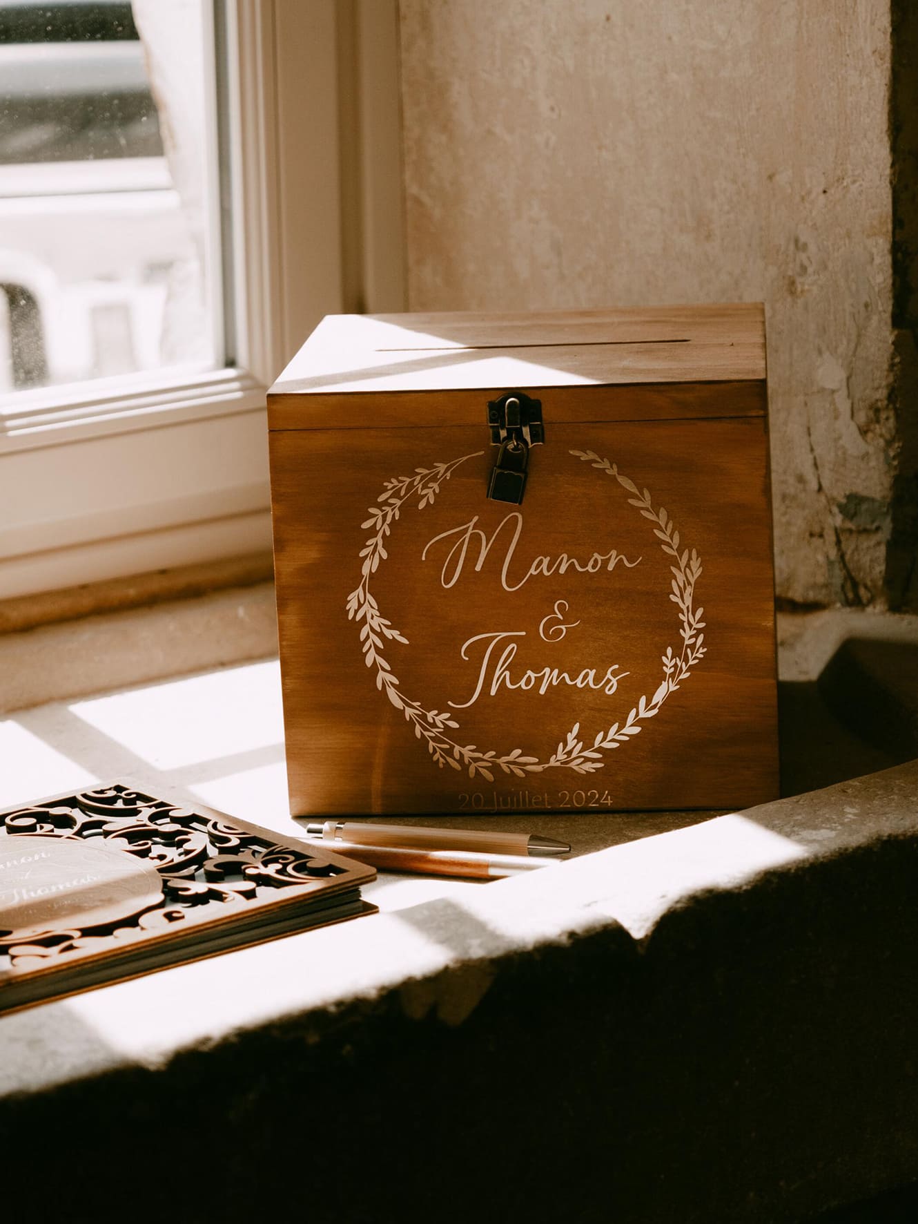 Découvrez ici un aperçu de nos créations, chaque réalisation est pensée afin de transformer vos idées en une décoration personnalisée unique et originale. Imaginons ensemble les éléments qui contribueront à faire de votre journée un moment inoubliable, où chaque détail aura été pensé pour vous.