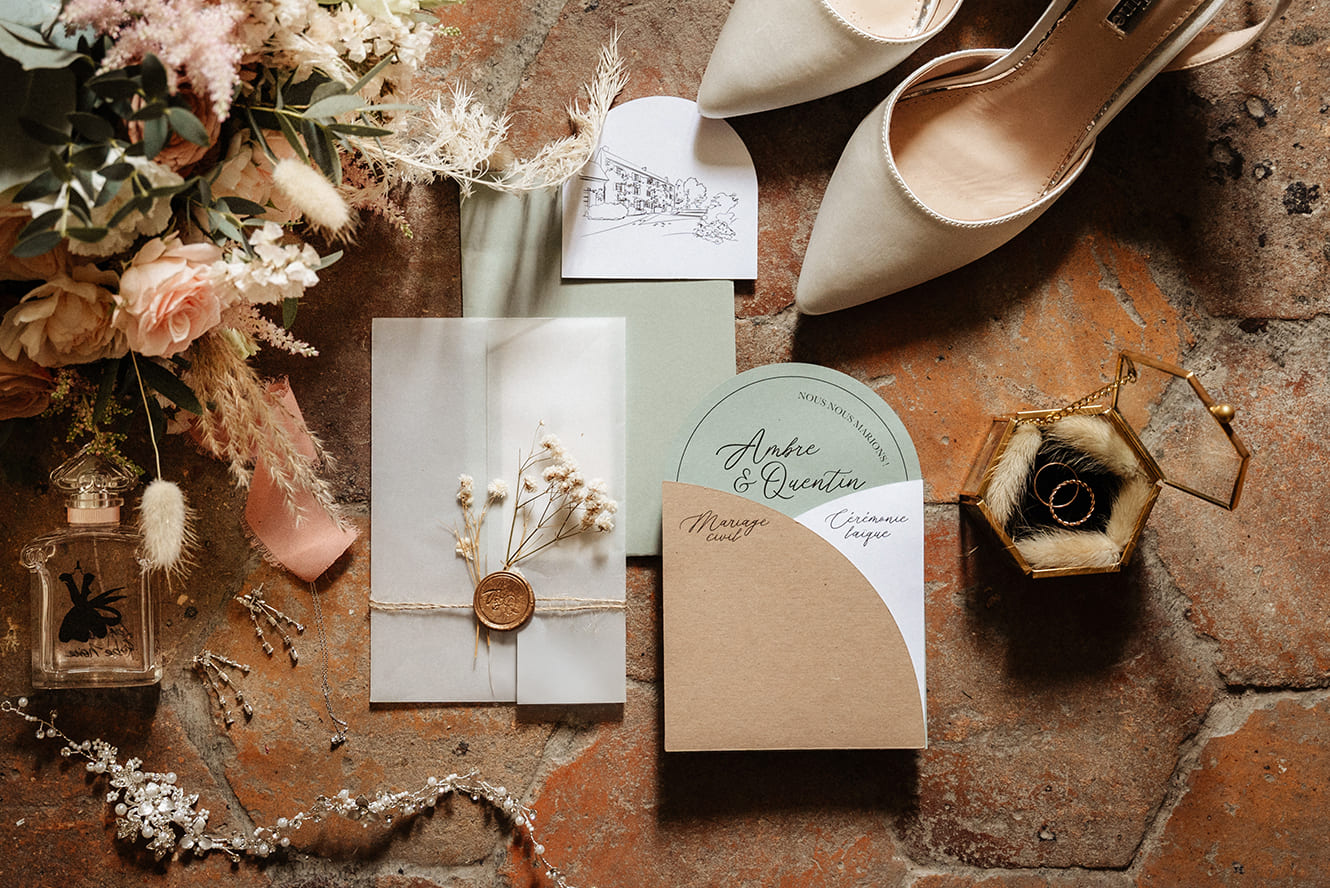 Découvrez ici un aperçu de nos créations, chaque réalisation est pensée afin de transformer vos idées en une décoration personnalisée unique et originale. Imaginons ensemble les éléments qui contribueront à faire de votre journée un moment inoubliable, où chaque détail aura été pensé pour vous.